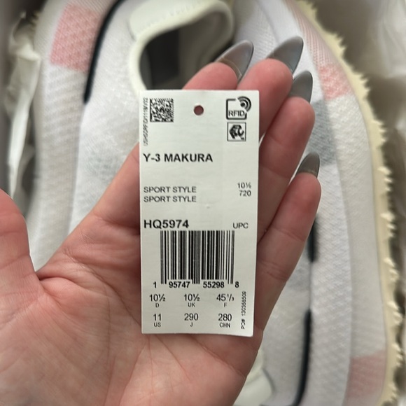 Sneakers my boyfriend didn’t like the style of - Picture 3 of 5